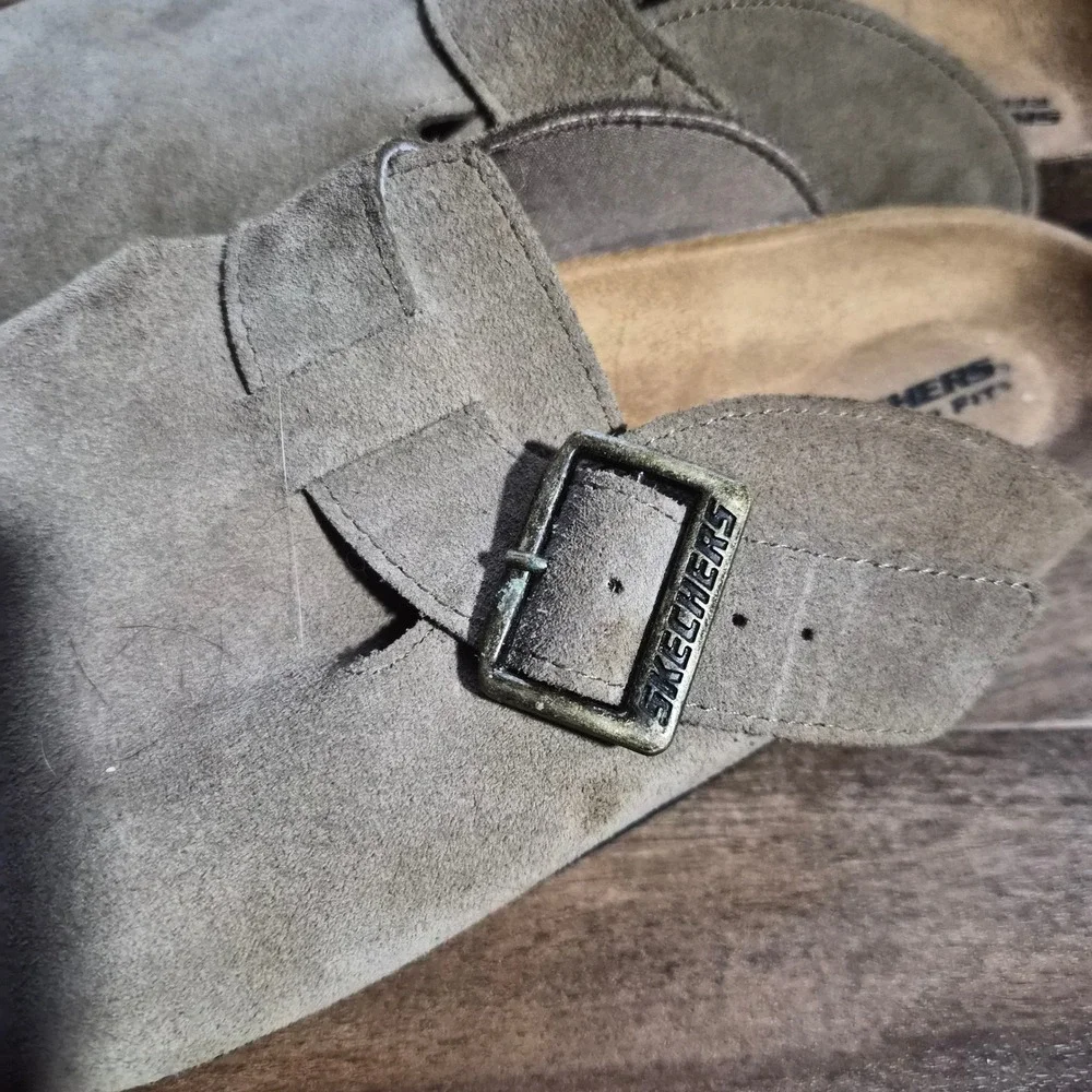 Skechers Relaxed Fit Mens Suede Clogs Taupe Tan Buckle Slip On Mules Shoes US 9